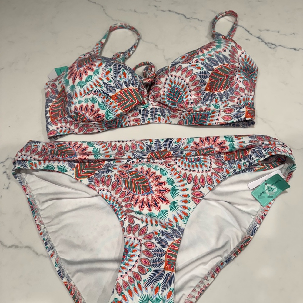 NWT Sunsets Bikini. Size 36DD top and Size 14 bottoms.